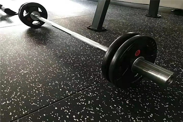 Piso de gimnasio de goma